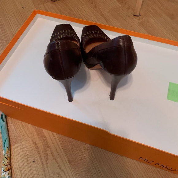 L.A.M.B size 9 chocolate brown and gold heels. - Picture 4 of 6